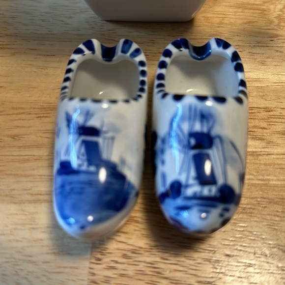 Delfts Blue Ashtray Holders - Picture 1 of 8